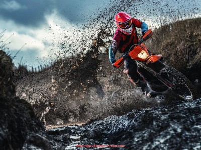 24看球直播网-篮球比赛中防守压迫战术的使用频率与反击效率关系研究